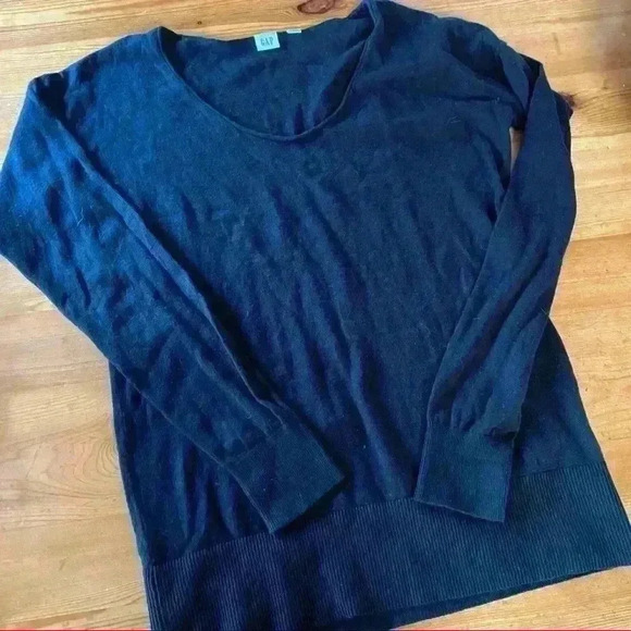 Gap V neck Black Sweater - Picture 2 of 9